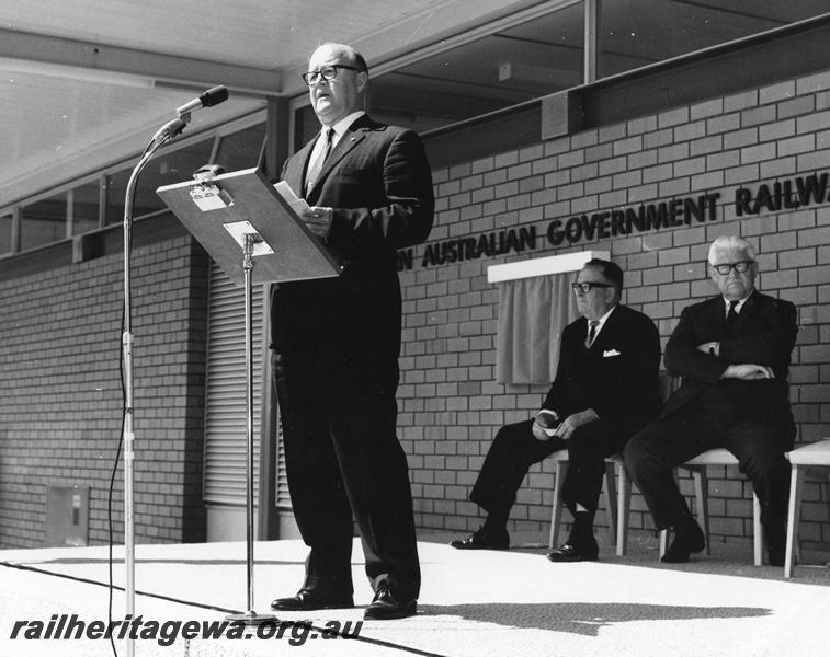 P00337
Ceremony for the opening of Midland Terminal, official giving a speech.
