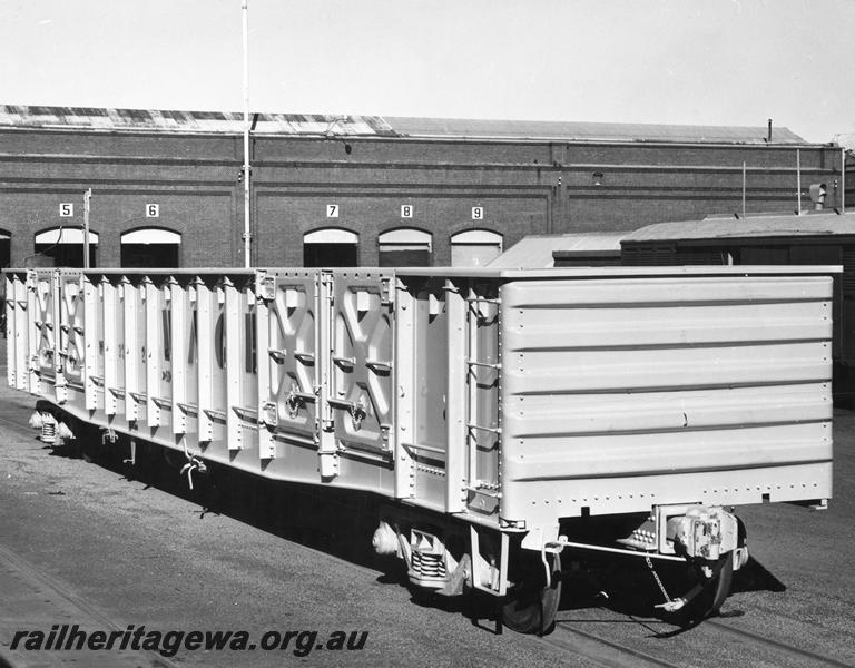 P00424
3 of 3 views of WGX class 33218 standard gauge bogie gondola, (later reclassified to WOAX class) Midland Workshops, as new, raised view of the side and end.
