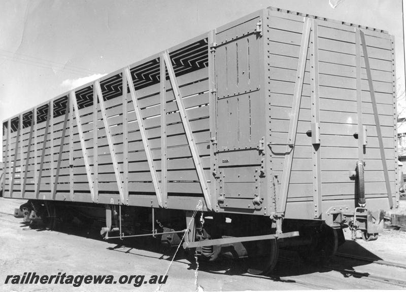 P00464
 TA class bogie cattle wagon, side and end view.
