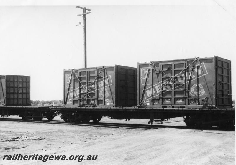 P00476
QCE class with two containers on board, Parkeston, KP line, side view
