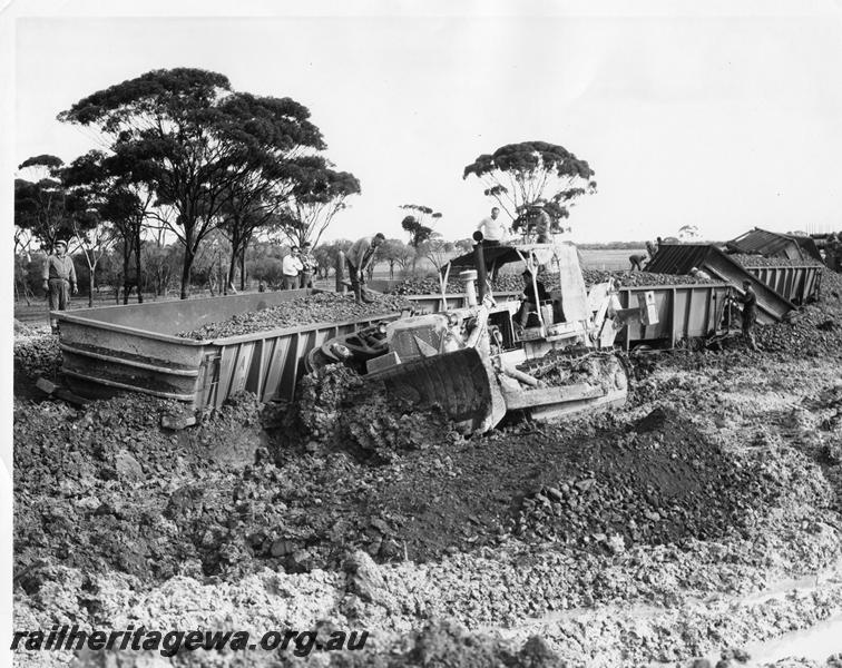 P00479
WO class iron ore wagons derailed west of Merredin, bulldozer clearing the spilt iron ore

