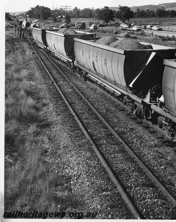 P00480
XBC class bauxite hoppers, derailed at Mundijong, SWR line, view along the train with XC class hoppers in the foreground, in the sequence with P00447-P00450
