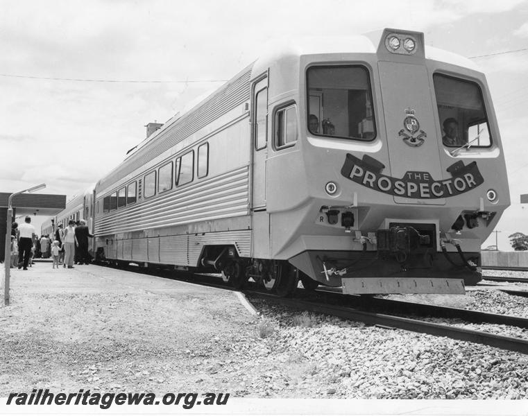 P00491
Prospector railcar set in original livery with the WAGR crest on the front, side and front view.
