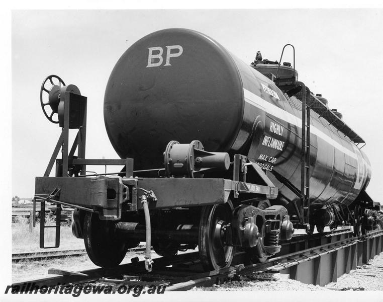 P00657
JTD class 340 bogie tank wagon owned by BP, end view
