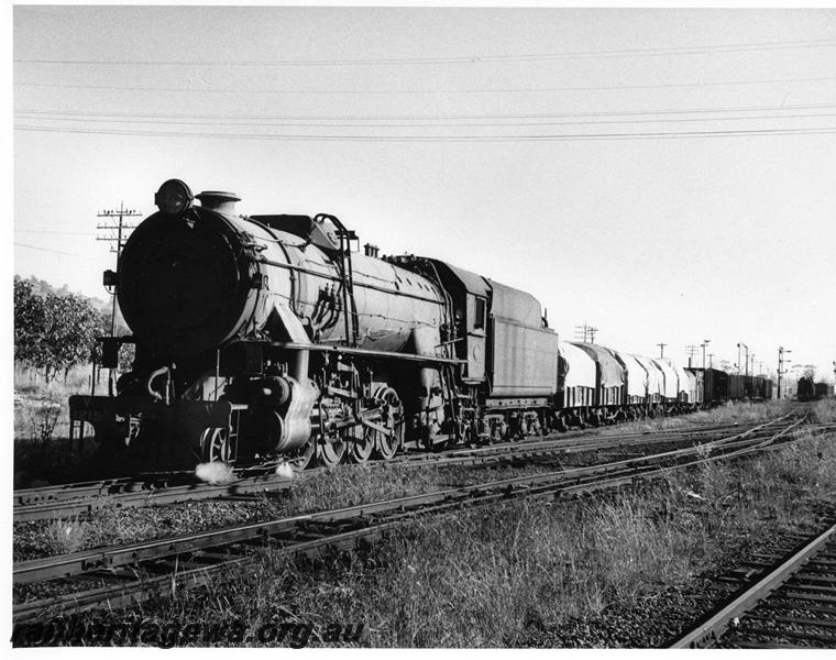 P00718
V class 1215, goods train, Picton, SWR line
