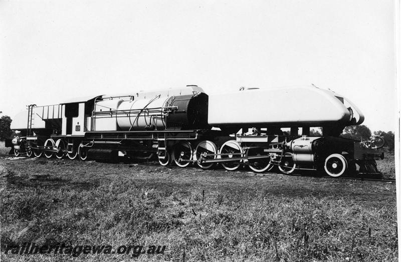 P00756
ASG class 26, builder's photo, side view and front view
