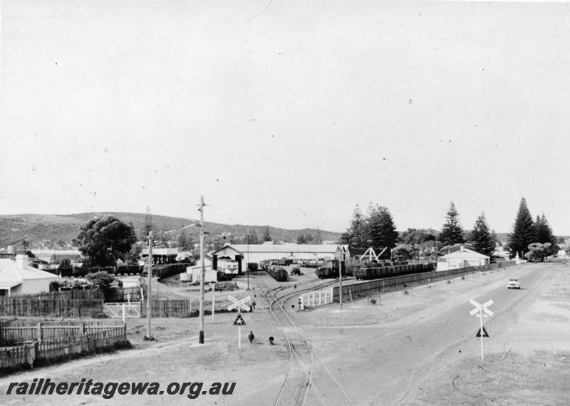 P00763
ADF class, station buildings, yard, Esperance, CE line, the straight track in the foreground is the mainline from Coolgardie, the line to the left is the line along Dempster Street to the new jetty, same as P2242
