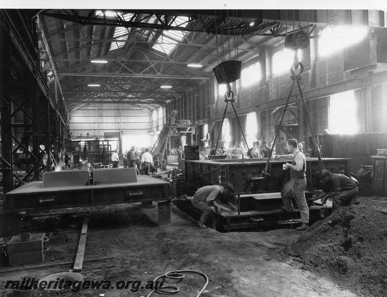 P00867
Foundry, Midland Workshops, showing mould for press block for bulk wheat wagons
