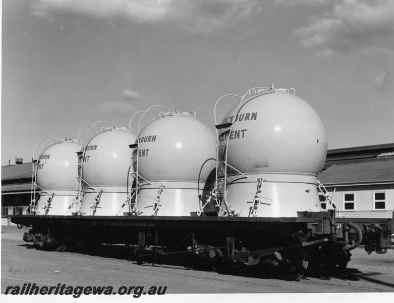 P00870
QCC class 23589 cement container wagon, side and end view
