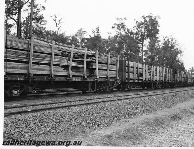 P00871
QBE class, QCS class wagons, loaded with timber
