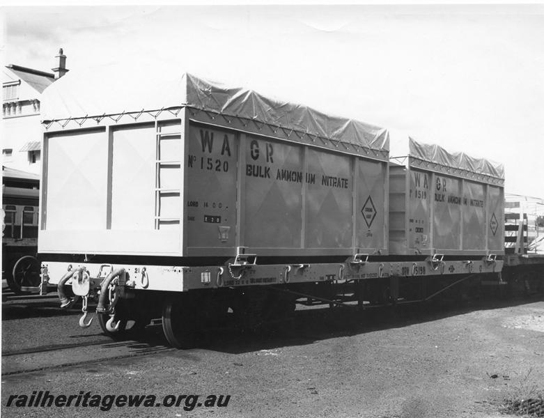 P00879
QRN class 5198 container wagon loaded with 