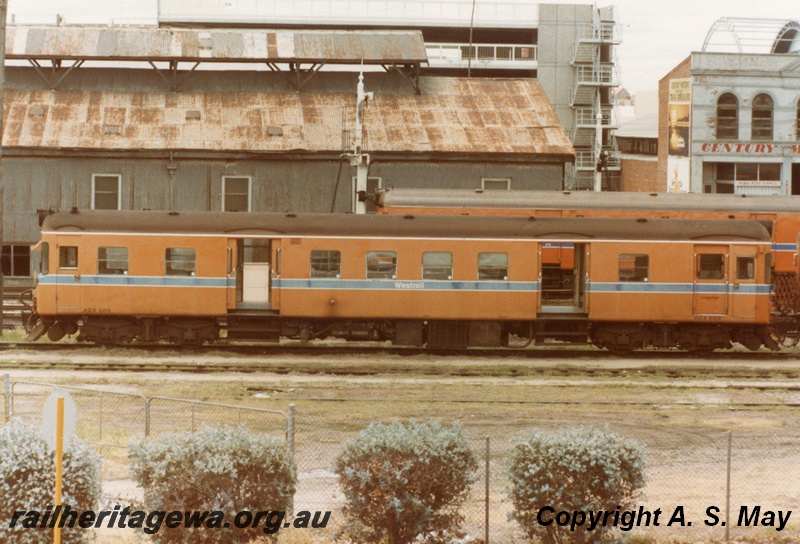P01274
ADX class 669, Perth Station, side view.
