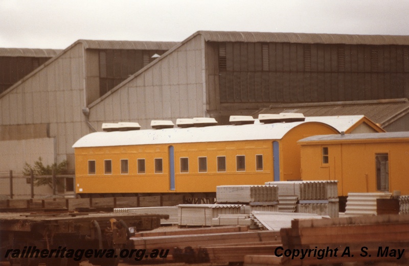 P01356
VW class, ex AZ class carriage, yellow livery, Narrogin, side and end view. 
