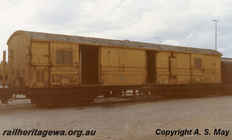 P01365
ZJA class 434, yellow livery, Forrestfield Yard, end and side view.

