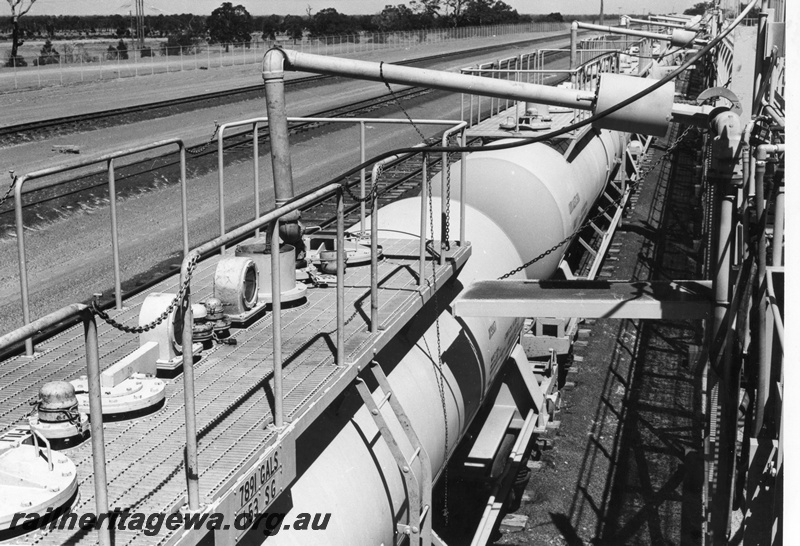 P01583
JK class caustic soda tankers, Pinjarra plant, being unloaded, elevated view along the wagon
