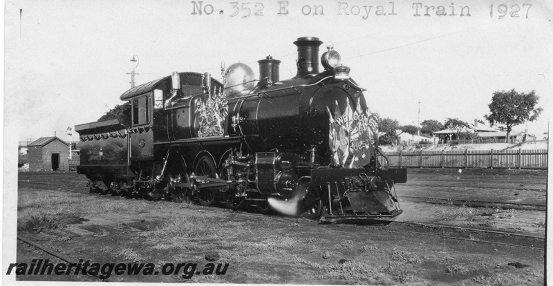 P01699
E class 352, East Perth, ER line, side and front view, decorated for royal visit.
