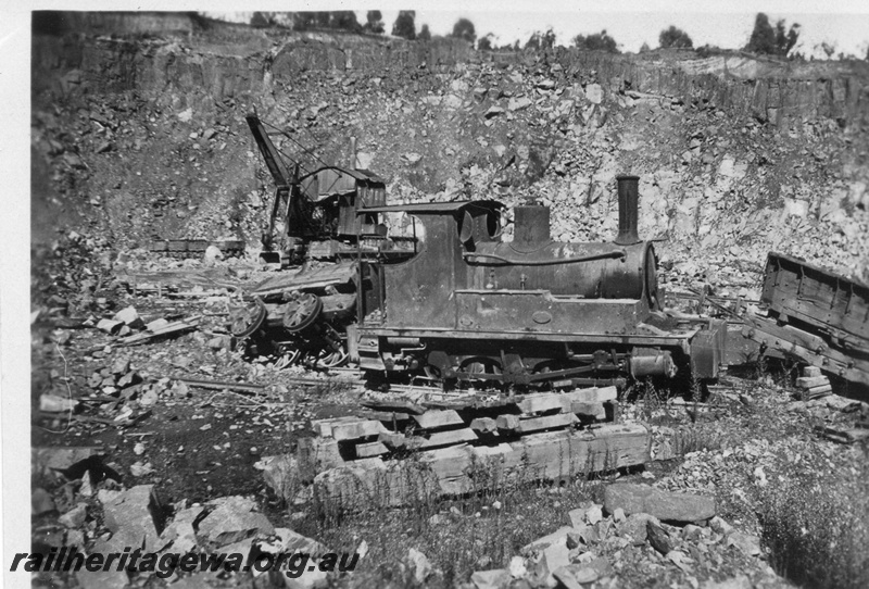 P01700
S class 162, 0-6-0, derelict at Prospect Quarry Toongabbie, NSW, side view, c1930.
