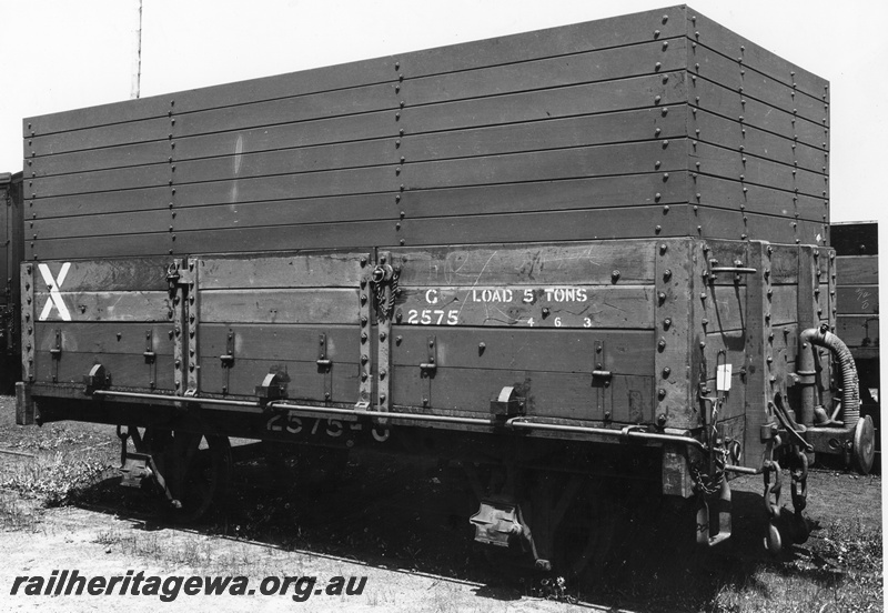 P01785
G class 2575 with extended sides and side opening doors for bulk wheat traffic on the Bunbury Jetty only
