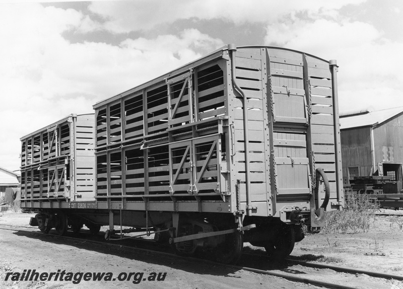 P01789
CXT class 23624 bogie sheep wagon, later reclassified as SXT, side and end view, same as P8032 but higher quality print.

