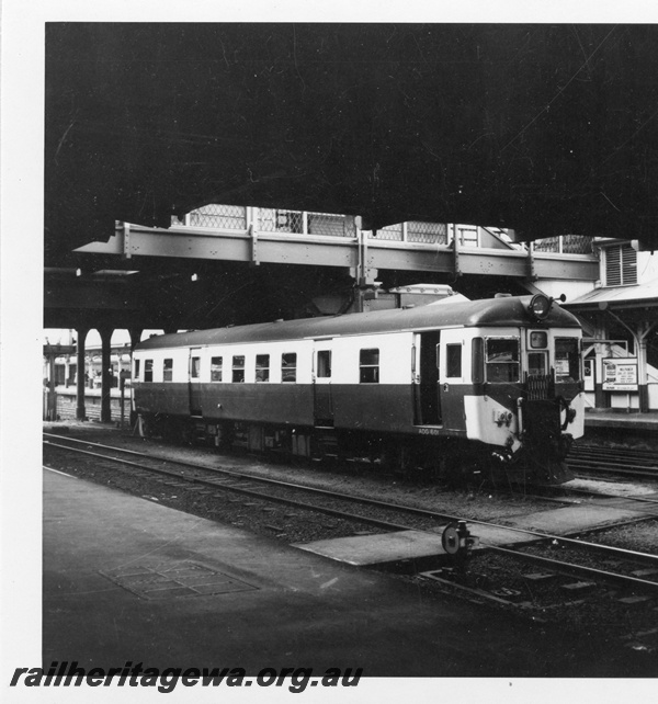 P02031
ADG class 601, Perth Station, side and front view
