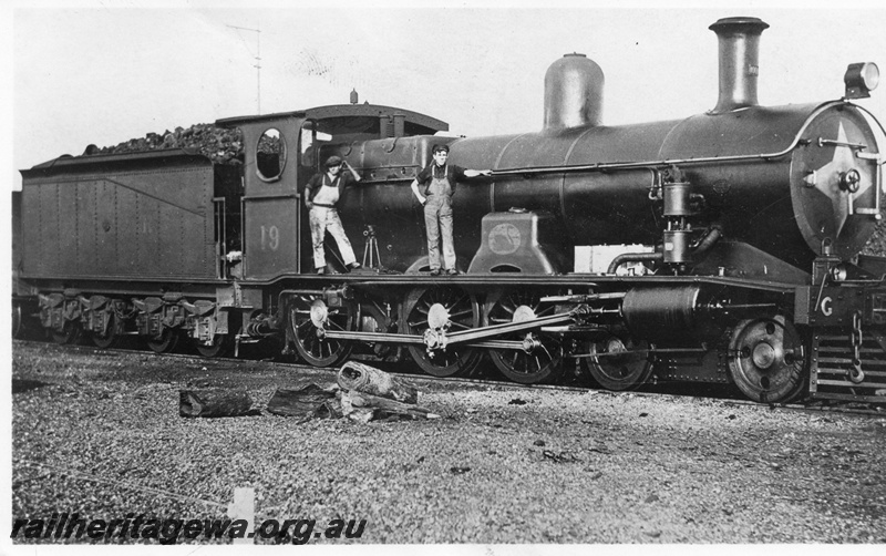 P02218
Commonwealth Railways (CR) G class 19, side and front view
