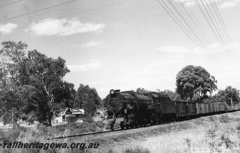 P02384
V class 1222, Allanson, BN line, front and side view, goods train
