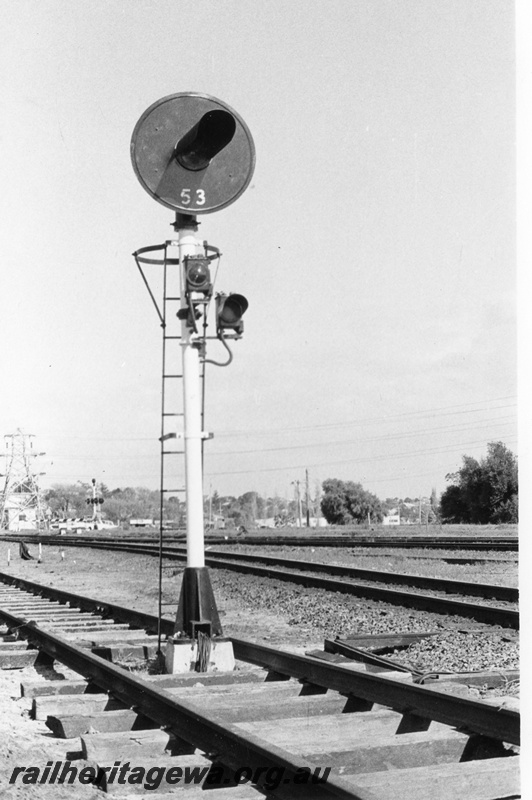 P02650
Searchlight signal No.53, Rivervale, SWR line, signal placed in the middle of the track, front view. Rear view of this signal in P2488
