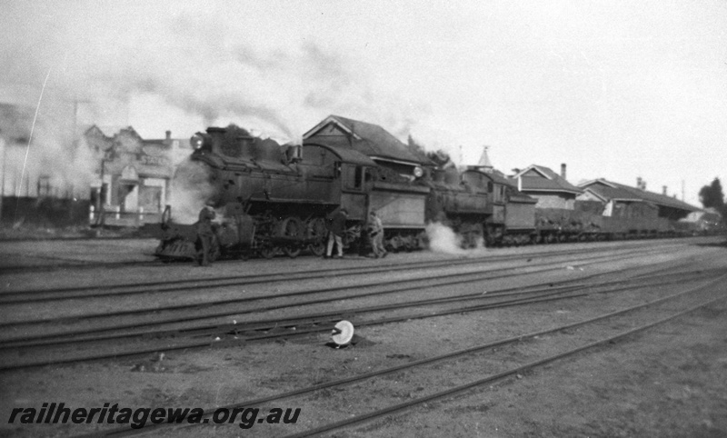 P02664
E class steam locomotives double heading on first train out of Katanning after rail strike, side view, station buildings in the background, GSR line.
