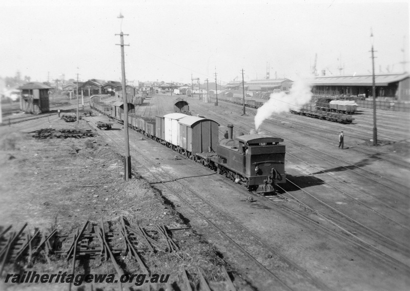 P02672
B class 182 4-6-0T steam locomotive, shunting Fremantle yards, side and end view, ER line.
