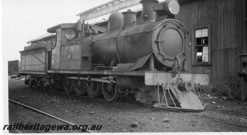 P02725
OA class 5 steam locomotive, re-numbered to 172, Pyle headlight, side and front view, Geraldton, NR line.
