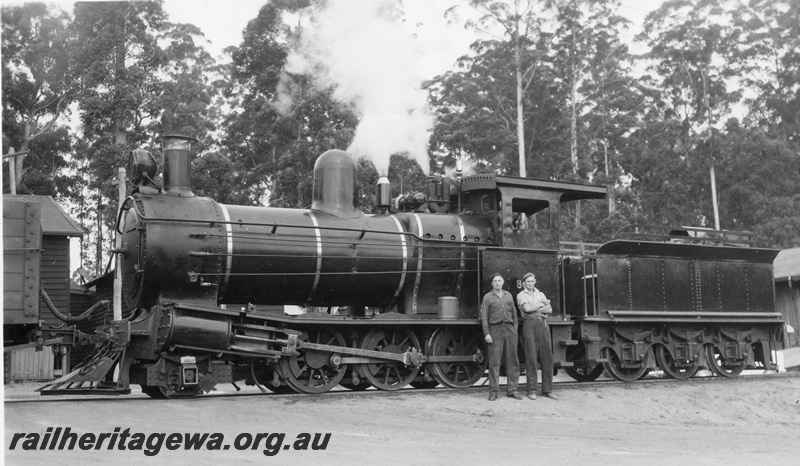 P02773
Bunnings loco YX class 86, Donnelly Mill, front and side view.
