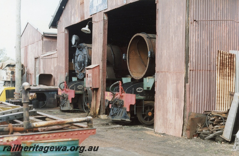 P02958
W class 945 and W class 903 steam locomotives in the HVR loco shed, Pinjarra.
