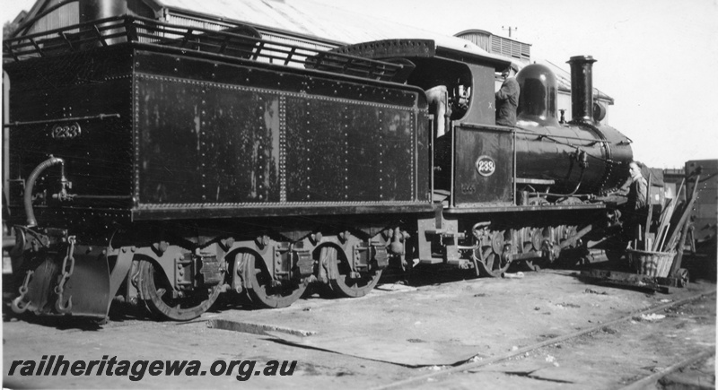 P02985
G class 233 steam locomotive, view of tender and side view of the loco, Midland, ER line.
