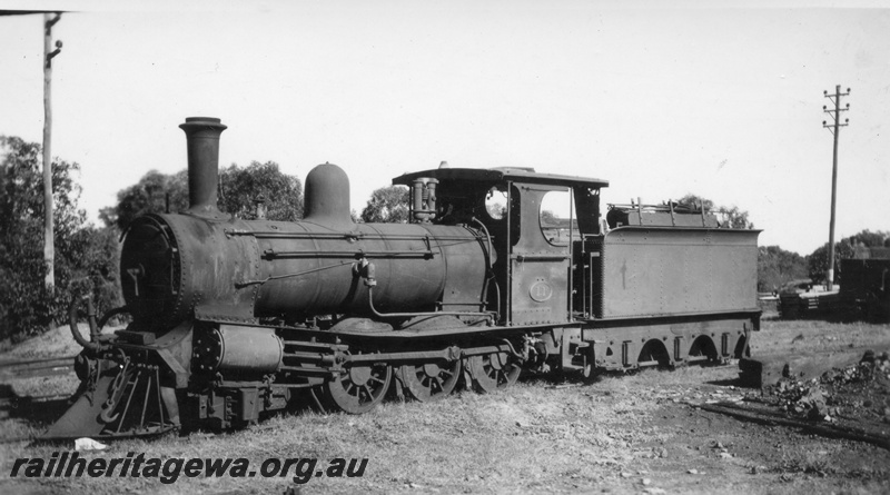 P02994
A class 11 steam locomotive, front and side view, Midland.
