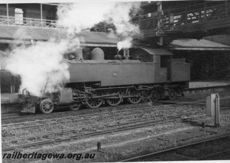 P03024
DM class 581 steam locomotive, running light engine, side view, footbridge, Perth station, ER line.
