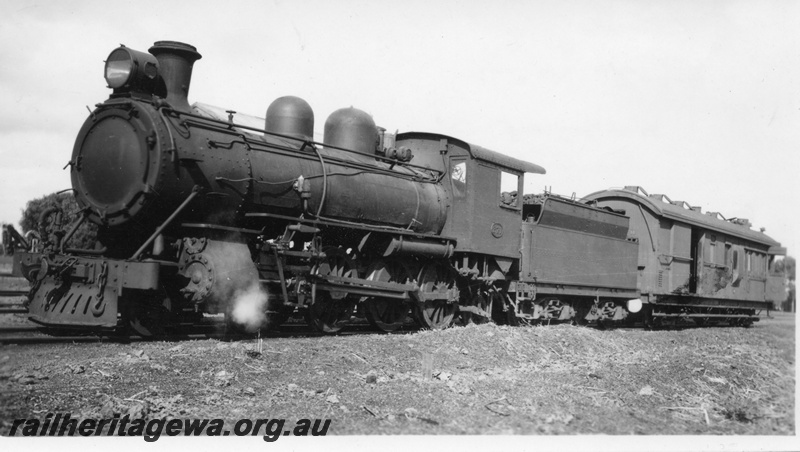 P03042
C class 271, ZA class brakevan, Walkaway, W line, front and side view, built as 4-6-0, rebulit as 4-6-2, c1940
