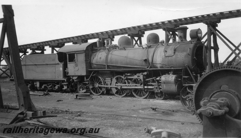 P03043
L class 240, renumbered to L class 475 in 1949, elevated coal stage, Kalgoorlie, EGR line, side view, Goggs No. 65, same as P9460 c1940
