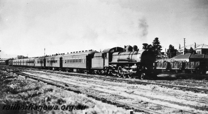 P03269
P class steam locomotive on passenger working, side and front view, Midland, ER line.
