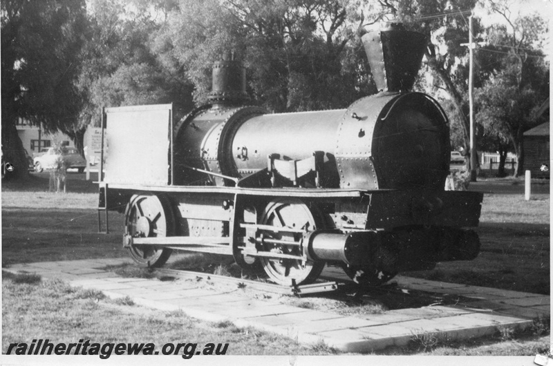 P03486
Loco Ballaarat with conical chimney, Busselton, side and front view, on display
