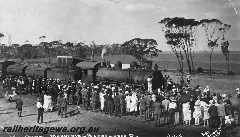 P03487
L class steam loco at the opening of the Merredin to Narembeen Railway, NKM line, large crowd in attendance
