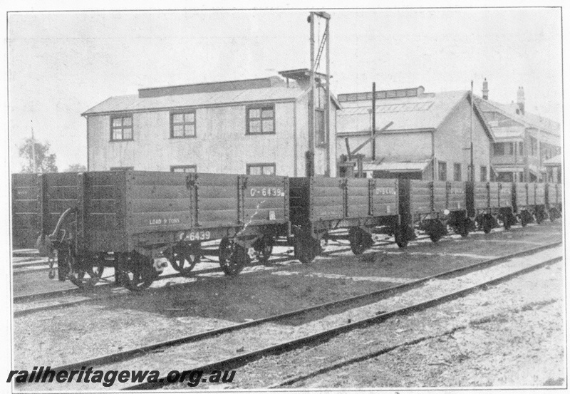 P03516
GB class open wagons in brand new condition, Railway Workshops, Midland.
