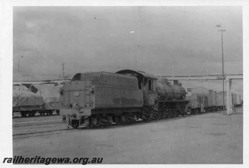 P03586
W class 947awaiting No. 15 Goods to be transported to Albany, end and side view, Wagin, GSR line 
