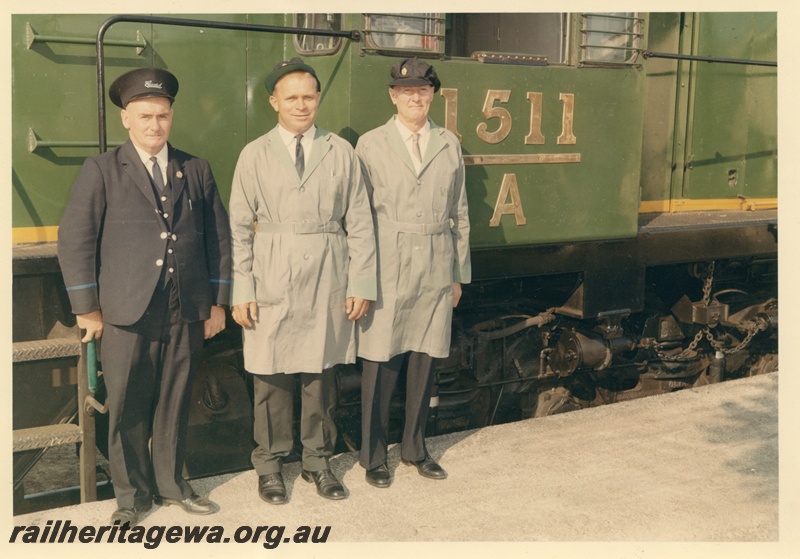 P03727
Guard and drivers, on platform beside A class 1511, royal train, SWR line
