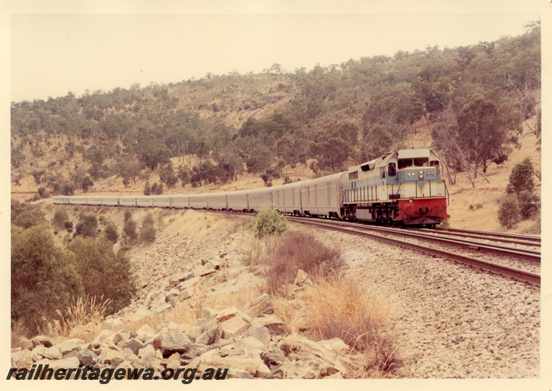 P04128
L class 270 diesel locomotive Indian Pacific in the Avon Valley 
