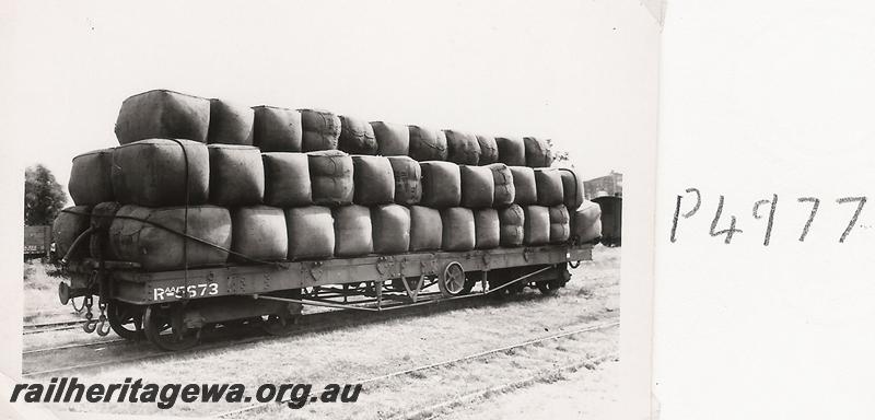 P04977
RAA class 5673, flat wagon, converted from RA class wagon, loaded with wool bales
