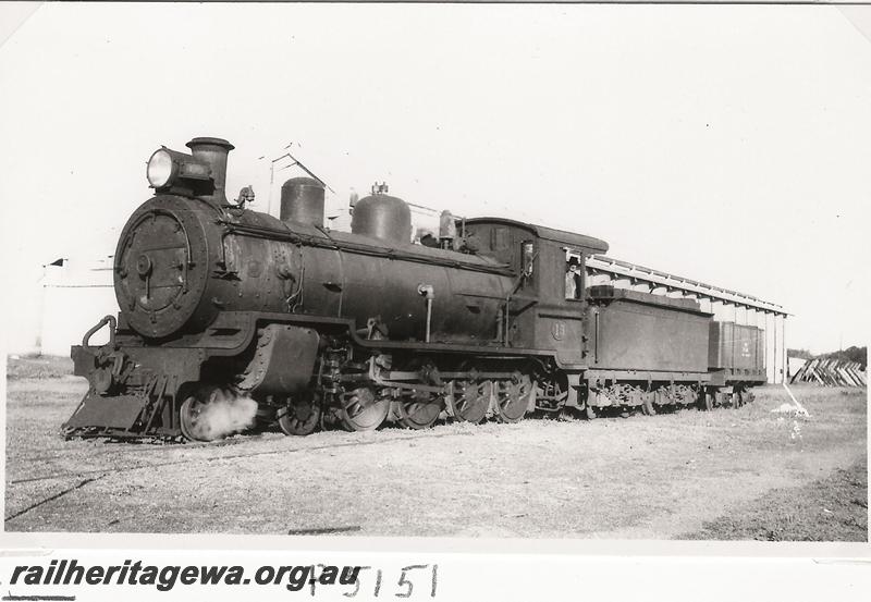 P05151
MRWA D class 19, four wheel water tank behind the loco, front and side view. Goggs No. 251
