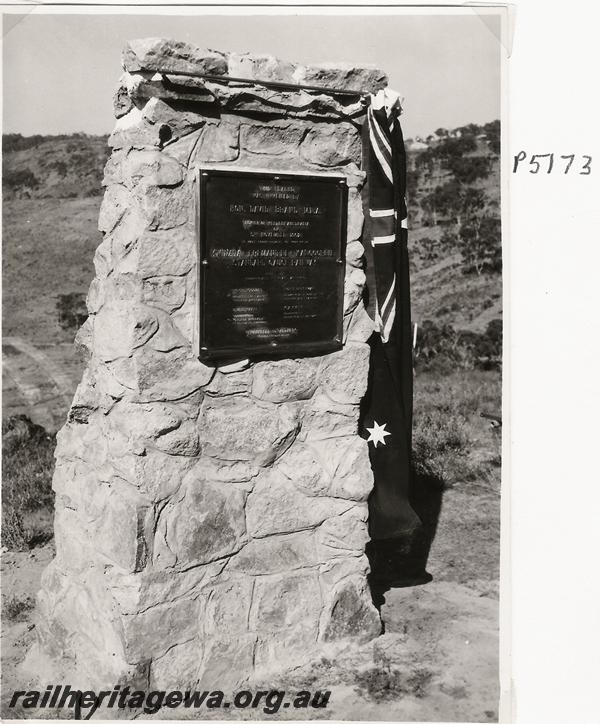 P05173
Cairn, plaque to commemorate the commencement of construction of the Standard Gauge Railway through the Avon Valley
