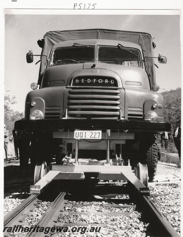P05175
Bedford truck road railer, front view on rails
