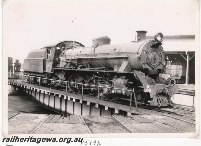 P05194
W class 918, turntable, Bunbury loco depot
