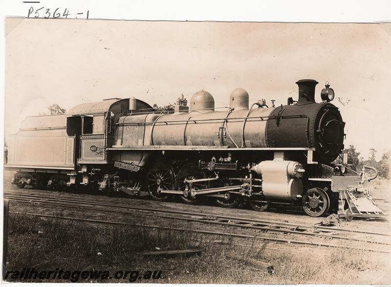 P05364-1
P class 451 (renumbered P class 511 on 28.3.1947). when new in black and grey livery
